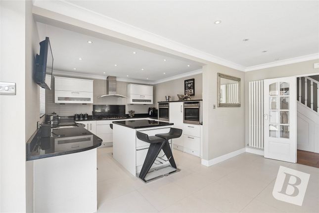 37, Hubbards Chase, Hornchurch photo 3