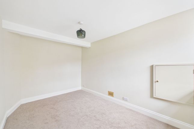 1 Nan Gells Hill, Matlock photo 3