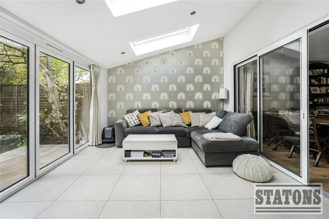 27, Bulls Lane, Herts photo 4