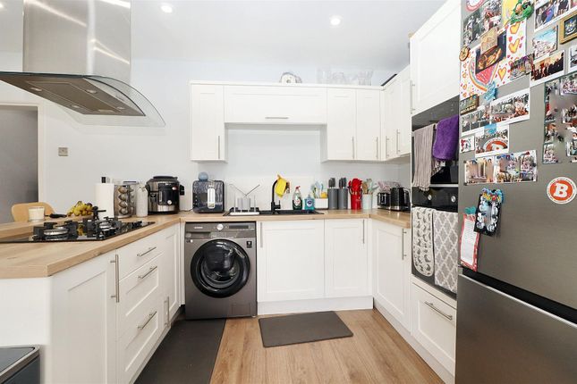 32, Linton Avenue, Borehamwood photo 4