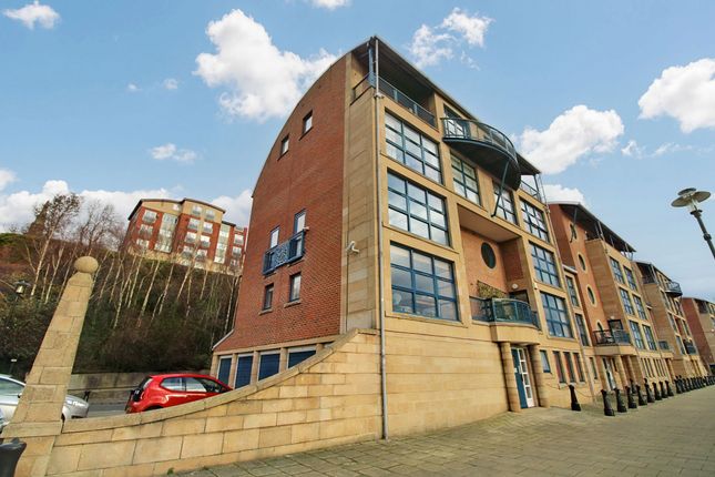 Flat to rent in Mariners Wharf, Quayside, Newcastle Upon Tyne