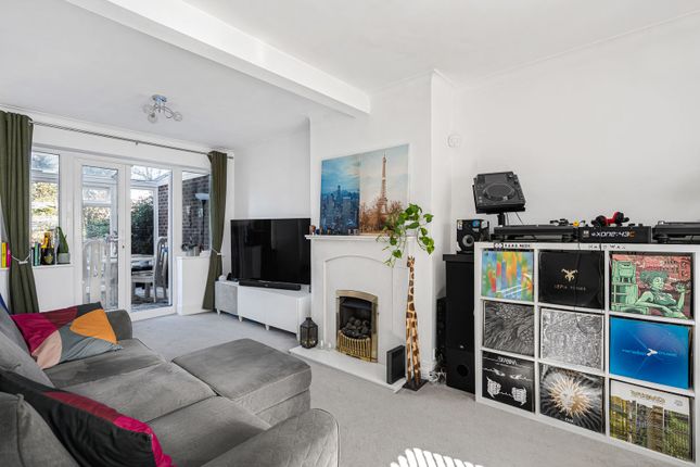 21, Sandringham Drive, Surrey photo 4