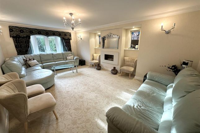2, Harrow Close, Wilmslow photo 4