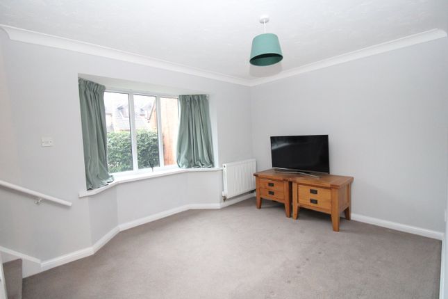 20, Carvers Croft, Knebworth photo 3