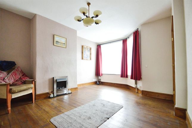 Terraced house for sale in Roslyn Road, Hull