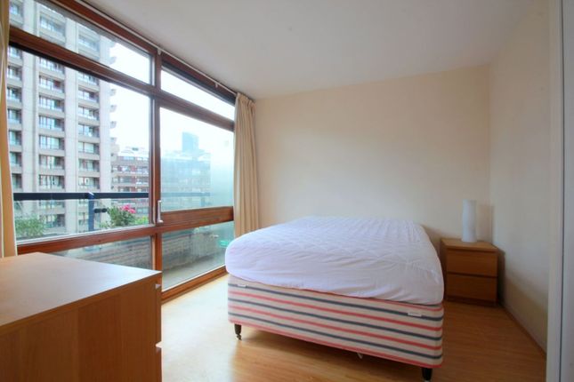 Flat 305, Ben Jonson House, Barbican, London photo 5
