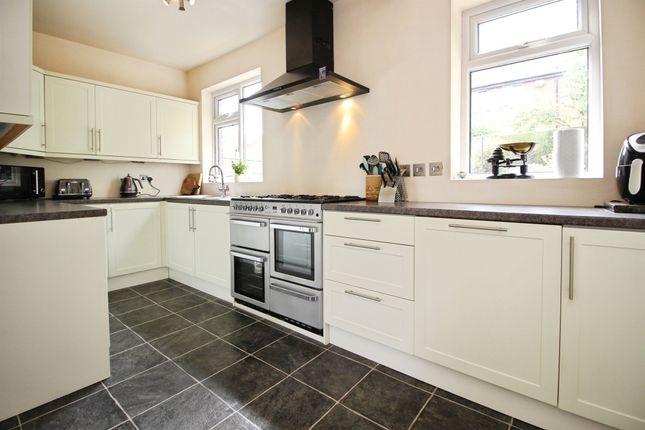 14, Greenwood Avenue, Dewsbury photo 2