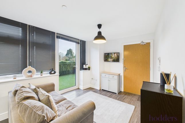 Flat 7,, Four Corners Chertsey, Chertsey photo 2