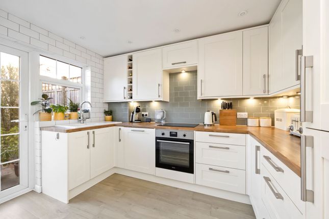 5 Kestrel Close, Hove photo 3