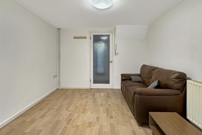 Verulam Way, Cambridge photo 4