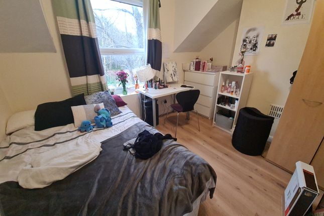A Cozy And Well-Maintained Single Bedroom Featurin...