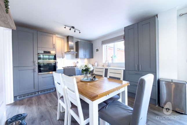 5 Sutton Road, Warfield, Berkshire photo 2