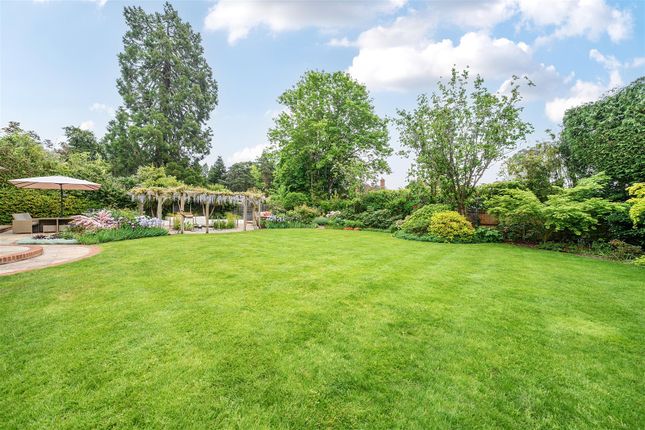 Rowan House, Crawley Ridge, Surrey photo 3