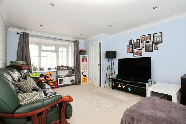 19, Thackers Way, Peterborough photo 2