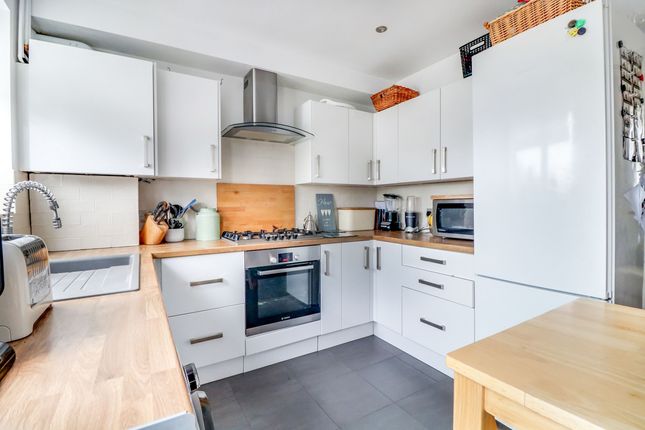74, Manchester Drive, Leigh-on-Sea photo 3