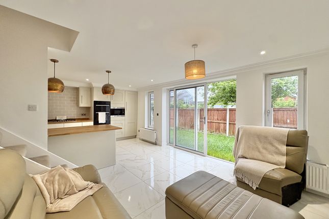 8, Clifton Avenue, Blackpool photo 3