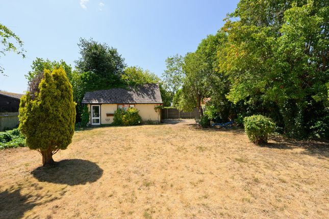38, Cherry Orchard Road, Surrey photo 2