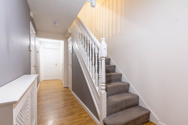 27, Oberon Way, Bingley photo 2