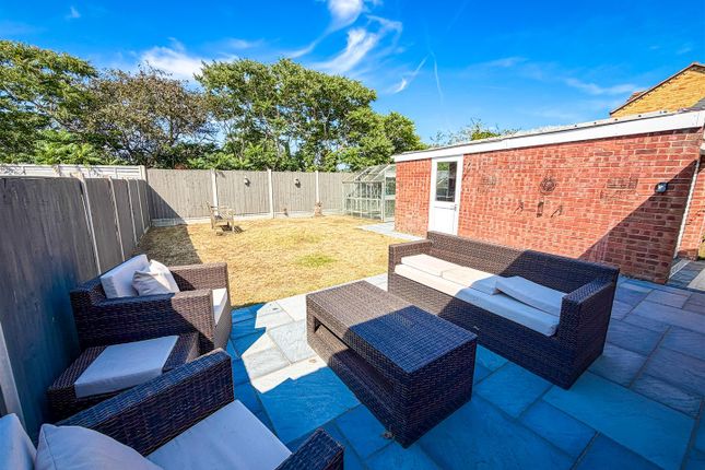 15, James Gardens, St. Osyth photo 4