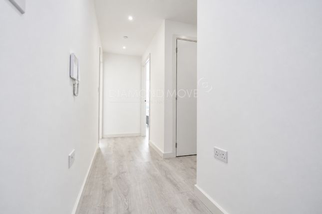 Smithy Lane, Hounslow photo 3