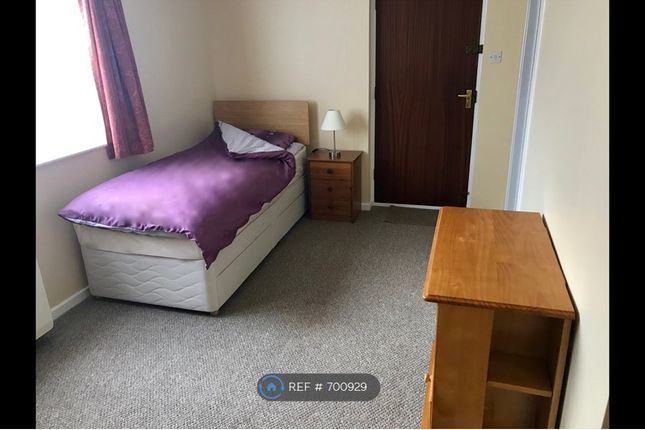 Thumbnail Flat to rent in D 16 Harland Close, Bradford
