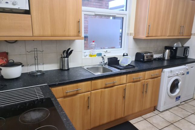 Room to rent in Sir Thomas Whites Road, Coventry
