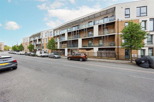 Flat for sale in Willam Court, 40 Greenwich High Road, London