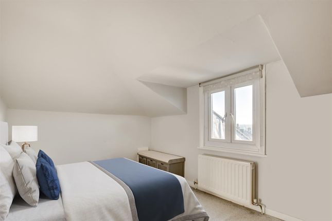 Flat for sale in Wimbledon Park Road, London