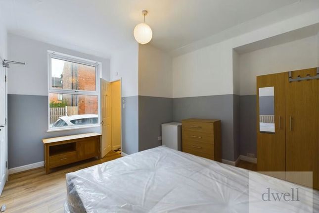18, Whingate Avenue, Leeds photo 3