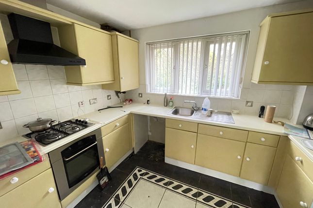 Flat for sale in Glade Park Court, Liverpool