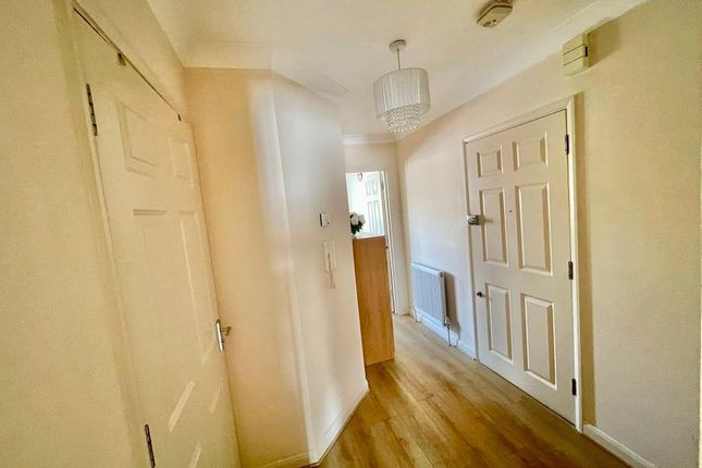Duvall court, merton road, slough photo 3