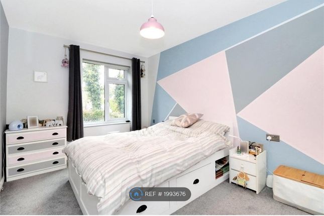 Flat, Beaconsfield Court Horseshoe Lane, Watford photo 4