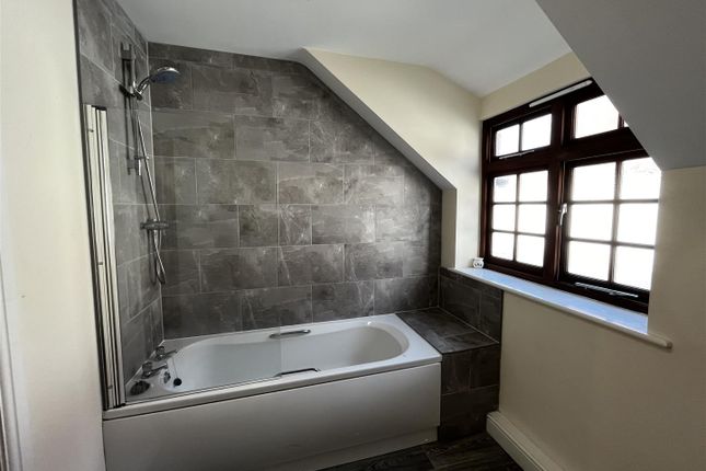 Flat 2, 9 Queen Street, Louth photo 2