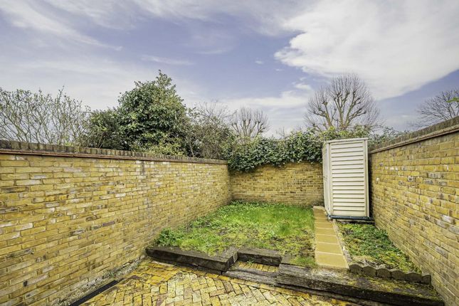 Flat for sale in Sandycombe Road, Kew, Richmond