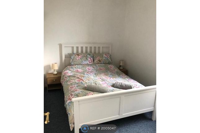 Terraced house to rent in Caledonian Road, Bath