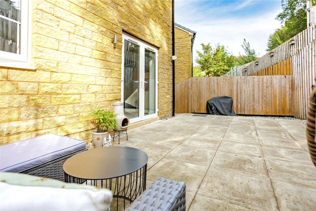 25, Earnshaw Clough, Mossley photo 4