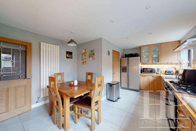 2 Athelstan Close, Crawley photo 3