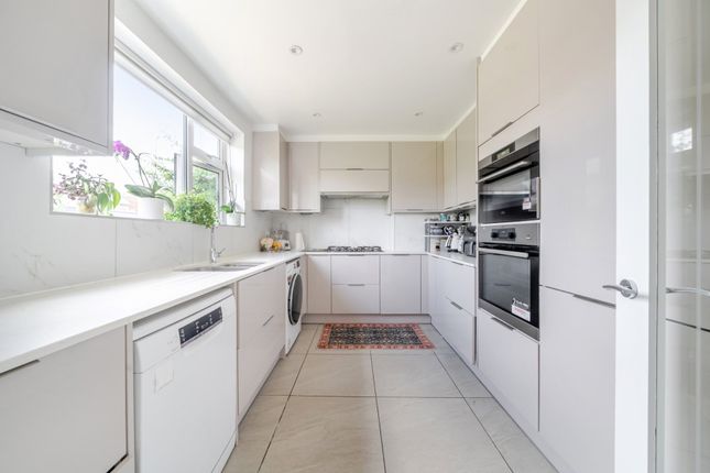 6, Charlock Way, Surrey photo 3