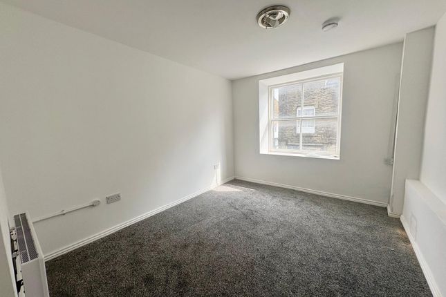 Flat 2, 9, Fountain Street, Bradford photo 4