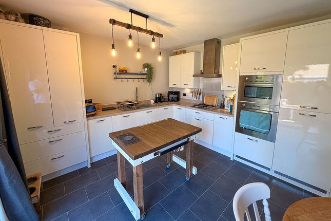 32, Leaches Mead, Taunton photo 4