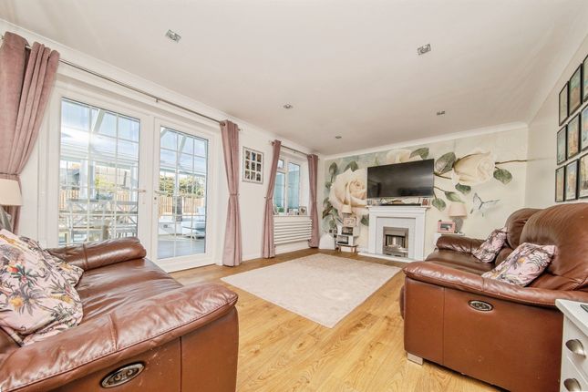 17, Dunthorpe Road, CLACTON-ON-SEA photo 2
