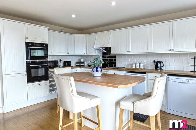 19, Highlands Crescent, Ebbw Vale photo 4