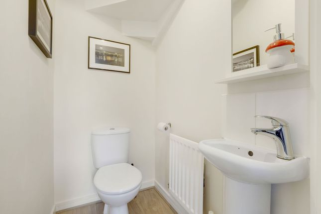 31 Hopkin Court Mapperley Plains, Nottingham photo 4