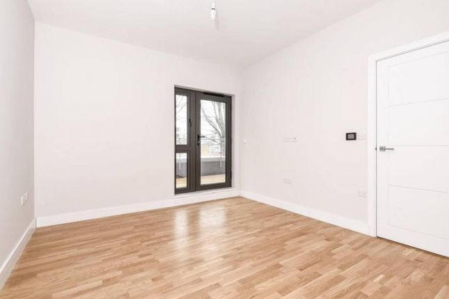Flat for sale in Staines Road West, Sunbury, Sunbury-On-Thames