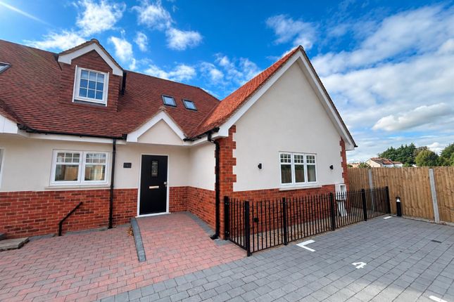 2-bed house on 4, Jensen Close, Hornchurch, £2,200/mo