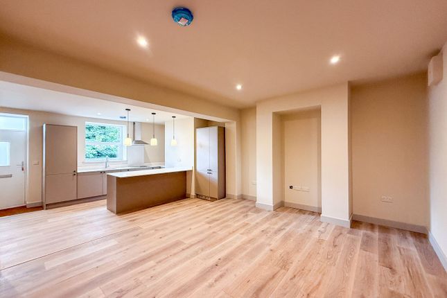 2-bed flat on 4a, Ray Gate, Huddersfield, £199,950