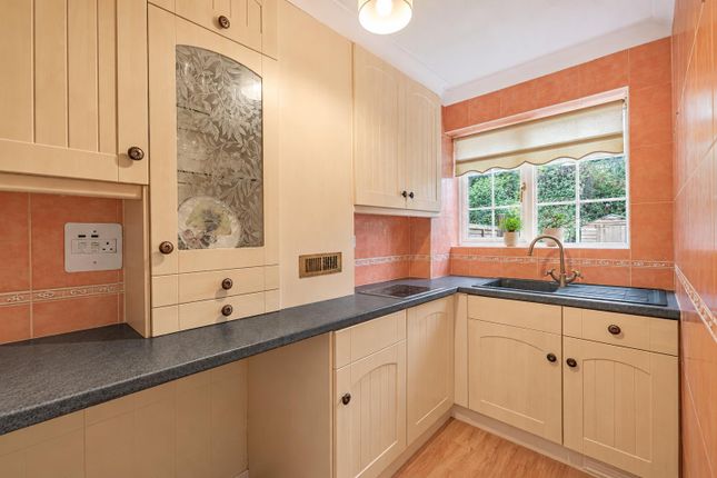 Chalcot Close, Sutton photo 4