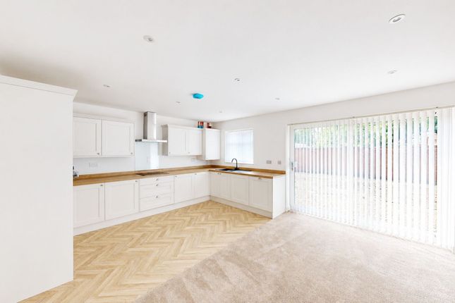 1 Kensington Grove, Westhoughton photo 4