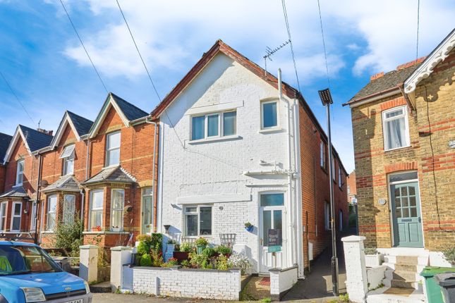 24A,, Tennyson Road, Isle of Wight photo 2