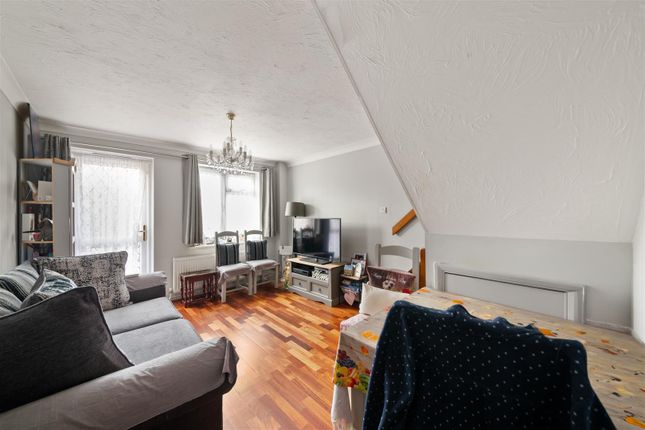 21, Westlake Close, Hayes photo 5